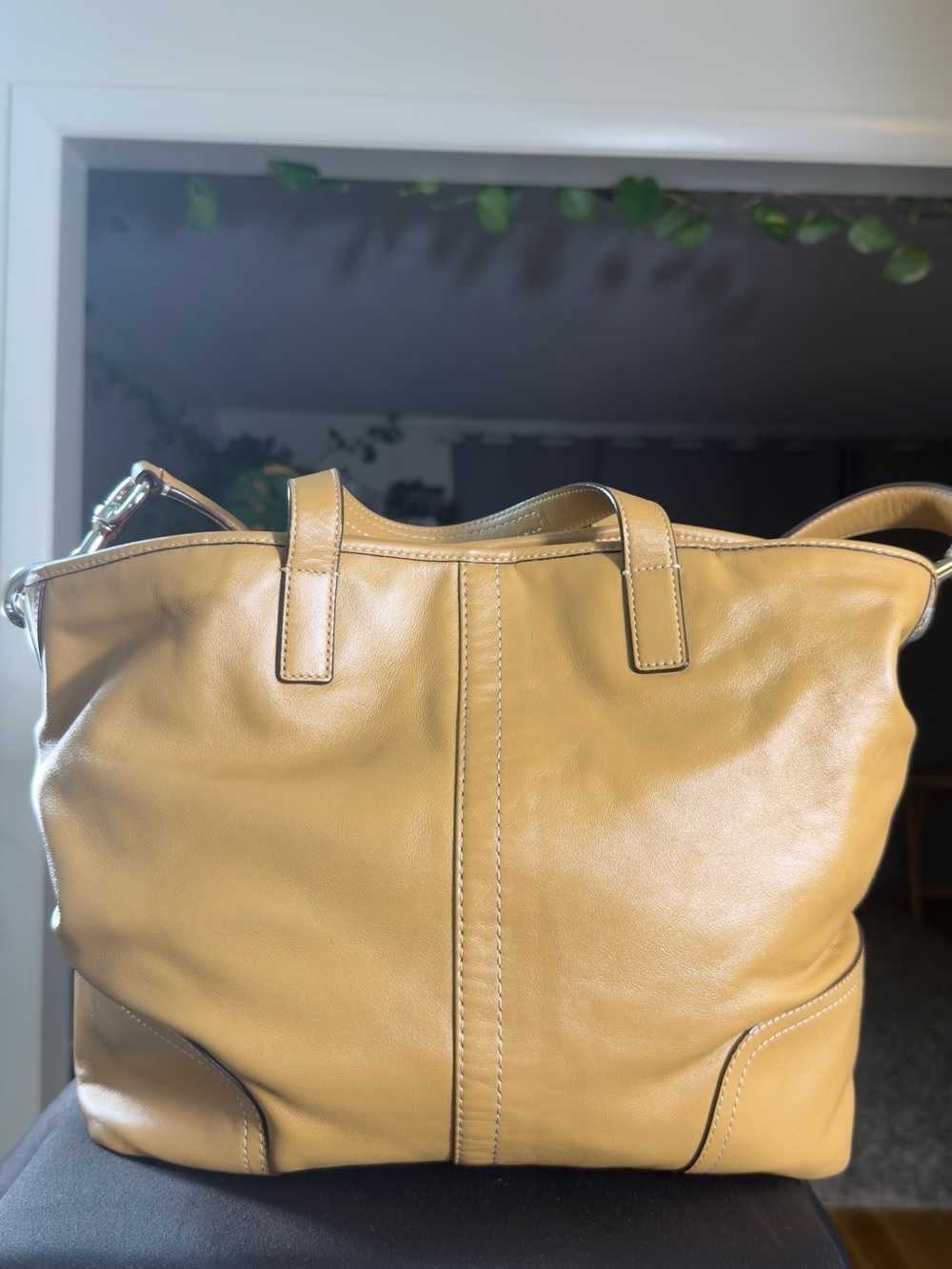 COACH Hadley Tan Leather Duffle Bag F27728 Vibrant Hot Pink Lining - Picture 3 of 13